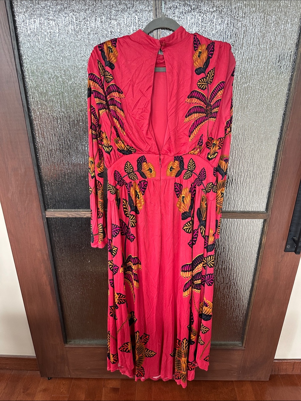 Elegant Red Floral Long-Sleeve Maxi Dress - Picture 10 of 12